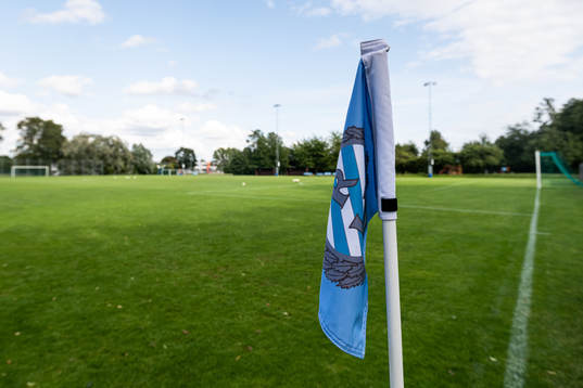 Hörnflagga med Råå IFs klubbmärke på