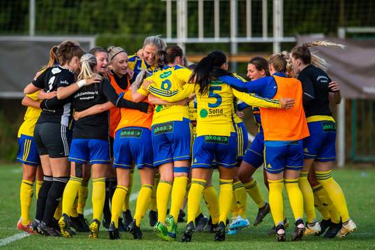 Eskilsminnes spelare jublar