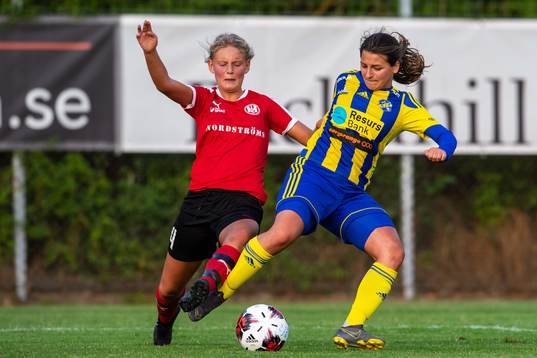 Hittarps Julia Frigell Jansson och Eskilsminnes Emma