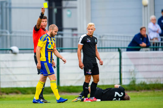 Eskilsminnes Emil Åberg tilldelas en varning