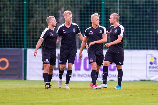 Lunds Jesper Möller jublar med lagkamrater
