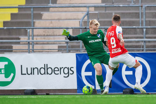 goalkeeper Isak Pettersson of IFK Norrköping and Jose