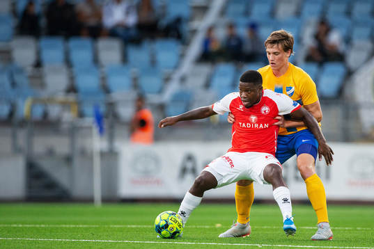 Nigel Hasselbaink of Hapoel Beer-Sheva and Rasmus Lauritsen