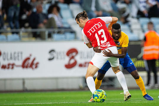 Maic Sema  of IFK Norrköping and Sean Goldberg of Hapoel