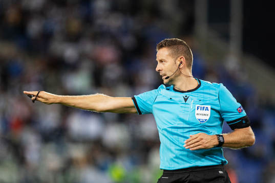 Referee Pol van Boekel