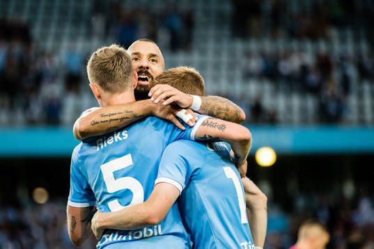 Guillermo Molins celebrates and hugs Sören Rieks and