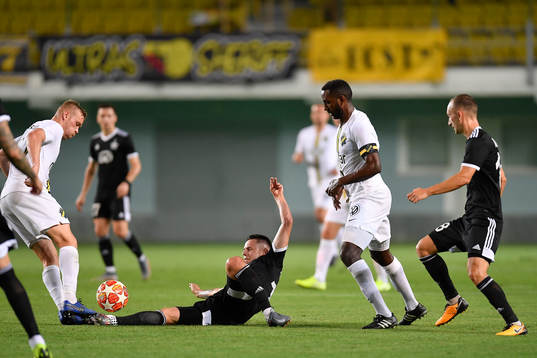 Kolbeinn Sigthrsson and Henok Goitom of AIK