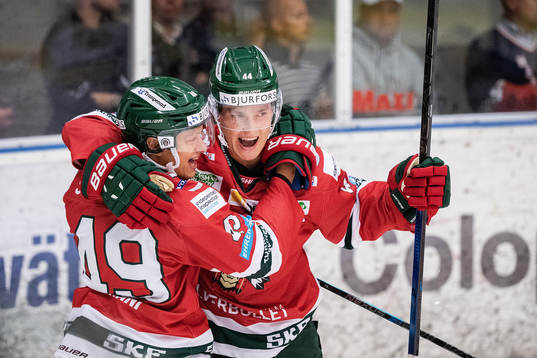Frölundas Rhett Rakshani och Jacob Peterson jublar
