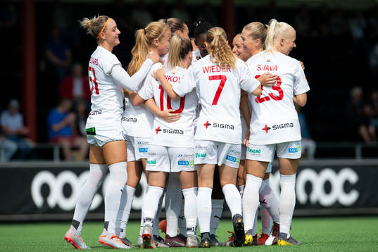 Rosengårds spelare jublar