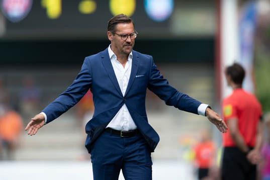 Eskilstunas tränare Magnus Karlsson reagerar
