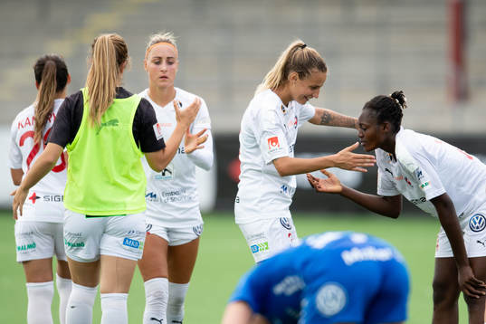 Rosengårds spelare jublar