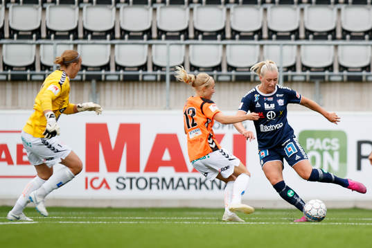 Kristianstads målvakt Brett Elisabeth Maron och Kajsa