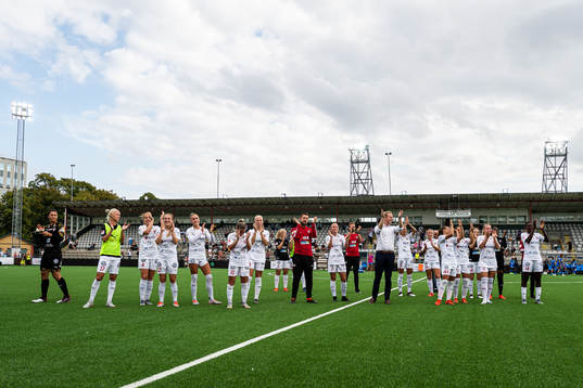 Rosengårds spelare jublar