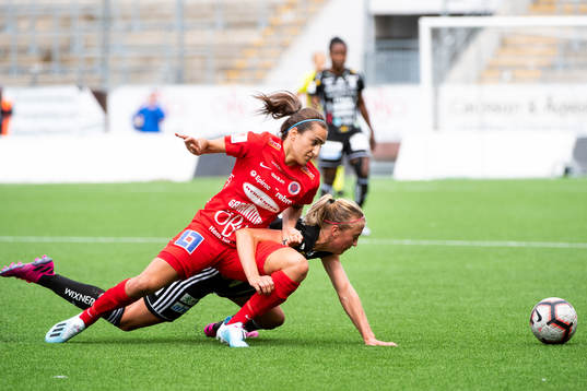 Örebros Sejde Abrahamsson och Piteås Julia Karlernäs