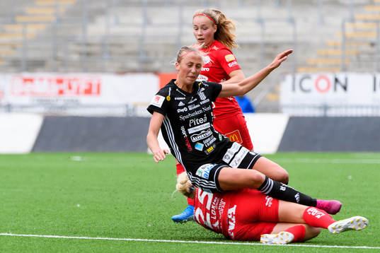Piteås Julia Karlernäs faller