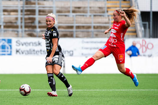 Piteås Emelie Lövgren och Örebros Heidi Kollanen