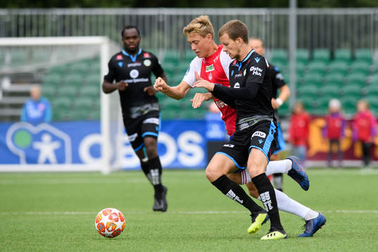 Tore André Hagbø Sørås of KFUM and Vegard Østraat