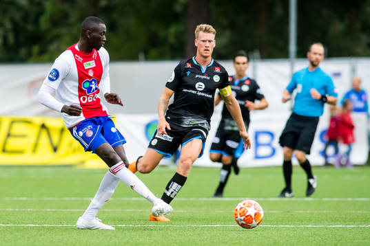 Mansour Gueye of KFUM and Kent Håvard Eriksen of Sandnes