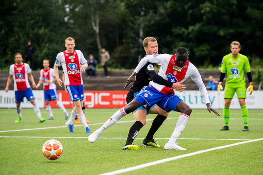 Vegard Østraat Erlien of Sandnes Ulf and Mansour Gueye of