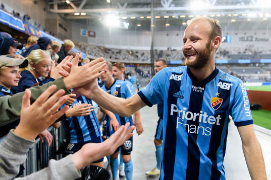 Djurgårdens Curtis Edwards tackar publiken