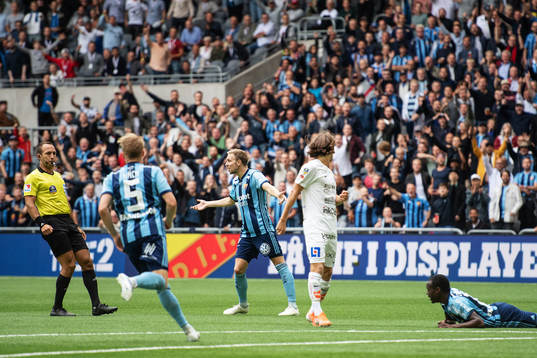 Djurgårdens Jonathan Ring reagerar mot domare Kaspar