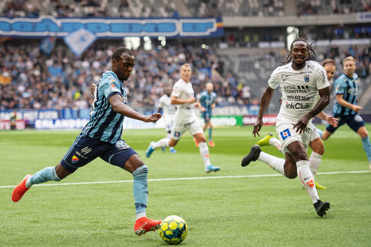Djurgårdens Edward Chilufya och Sirius Kebba Ceesay