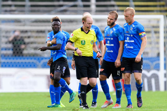 Halmstads Thomas Boakye tilldelas rött kort