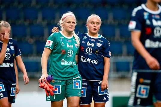 Linköpings målvakt Emma Holmgren och Alva Selerud