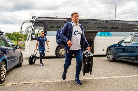 Bjarne Berntsen, head coach of Viking, arrives