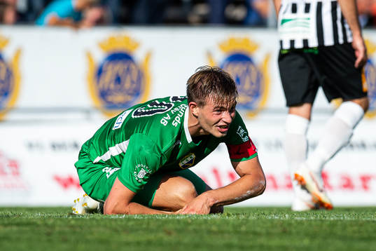 Ljungskiles Linus Dahl har ont