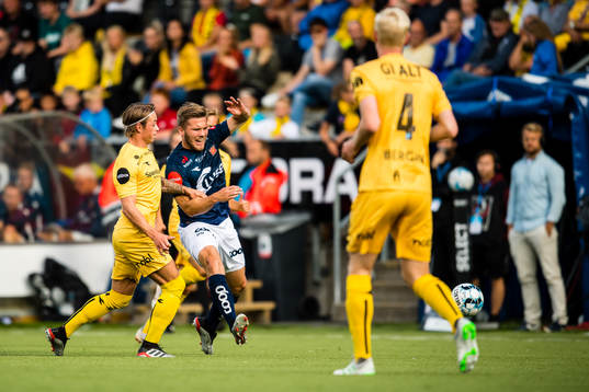 Fredrik André Bjørkan of Bodø/Glimt and Benjamin Kallman