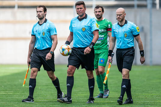 Domarna Daniel Gorgievski och Antti Kanerva och Per