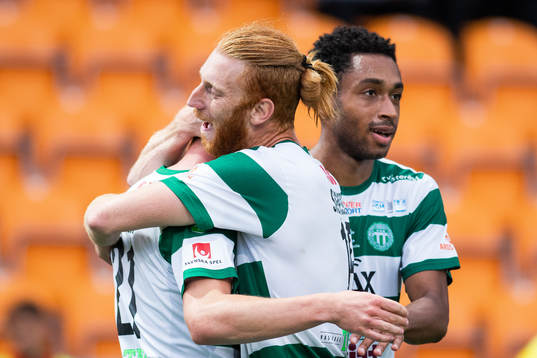 Västerås Emil Skogh jublar med Calle Svensson
