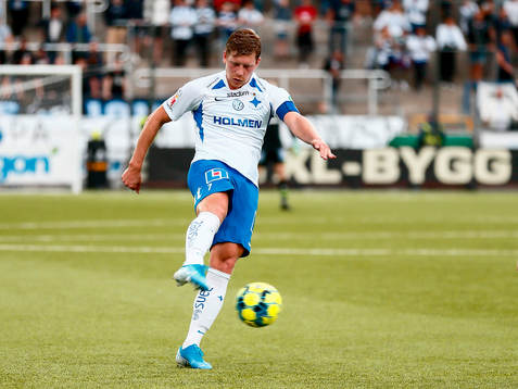 IFK Norrköpings Alexander Fransson skjuter mot mål