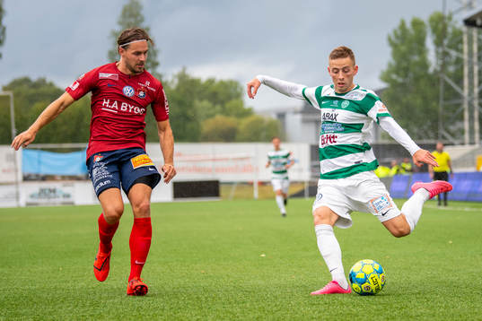 Västerås Petar Petrovic och Örgrytes Danny Ervik
