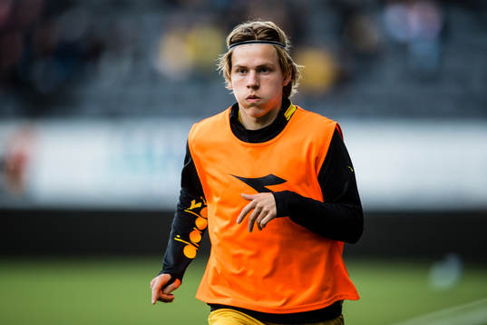 Jens Petter Hauge of Bodø/Glimt warms up