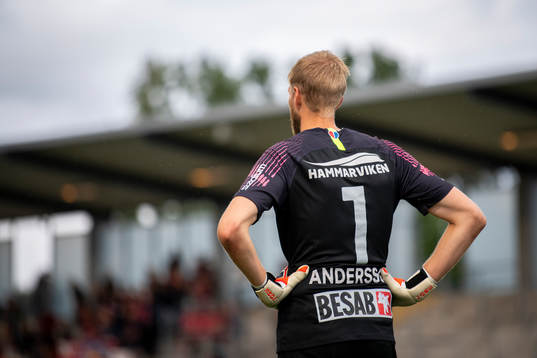 Örgrytes målvakt Fredrik Andersson deppar