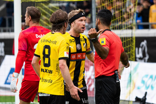 Häckens Erik Friberg och Rasmus Lindgren reagerar mot