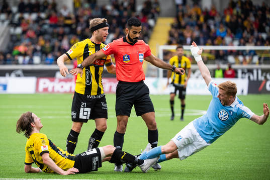 Häckens Erik Friberg och Rasmus Lindgren i en situation