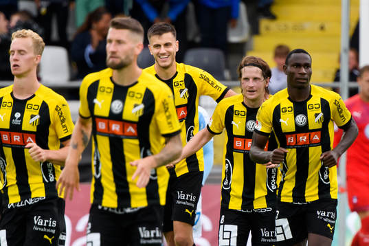 Häckens Alexander Jeremejeff och Erik Friberg jublar
