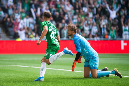 Hammarbys Alexander Kacaniklic jublar