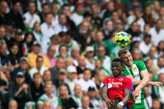 Helsingborgs Alhaji Gero och Hammarbys Richard Magyar i