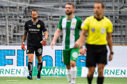 Hammarbys målvakt Johan Wiland deppar