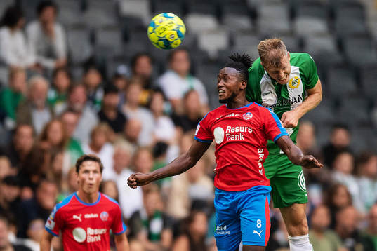 Helsingborgs Mamudu Moro och Hammarbys Richard Magyar