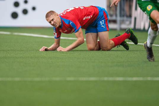 Helsingborgs Markus Holgersson faller