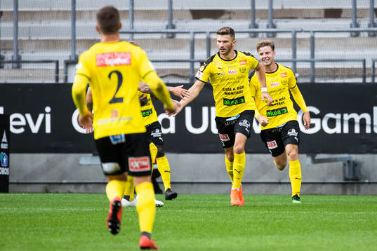 Mjällbys Erik Pärsson jublar