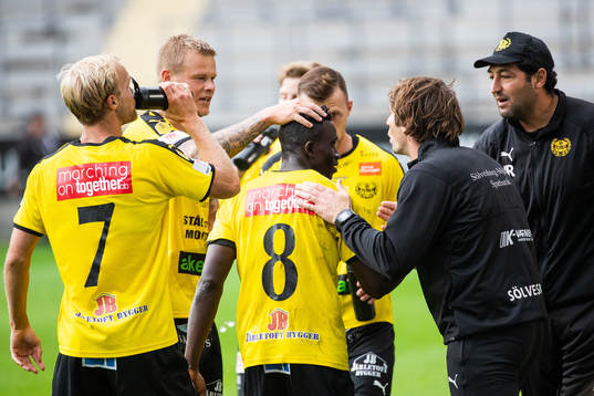 Mjällbys Bubacarr Jobe jublar med Viktor Gustafson och