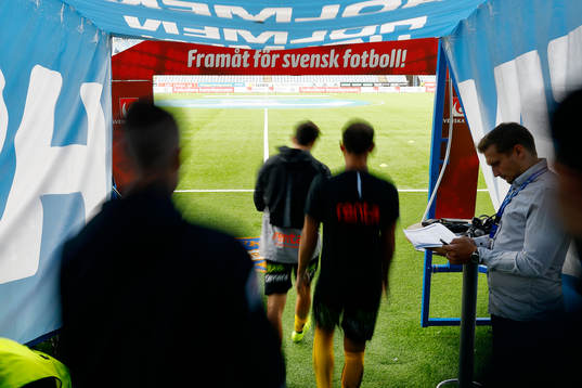 Elfsborgs spelare tågar i till uppvärmningen före