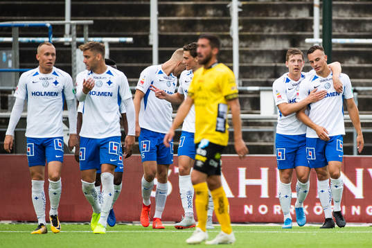 IFK Norrköpings Alexander Fransson jublar med lagkamrater