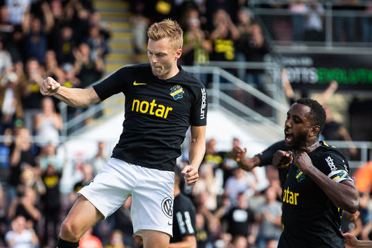 s Sebastian Larsson jublar
